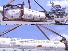 INS Trikand Photo : ऑक्सिजन आणि वैद्यकीय साहित्याचा पुरवठा करण्यासाठी नौदलाचा पुढाकार