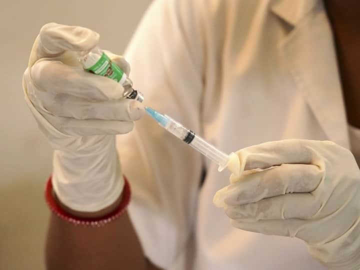 People in India do not have vaccine America started planning for buster dose भारत में लोगों को वैक्सीन नहीं, अमेरिका ने बुस्टर डोज की प्लानिंग शुरू की