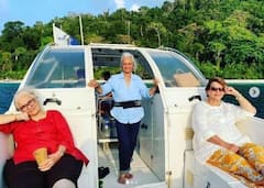These VIRAL Pics Of Waheeda Rehman, Asha Parekh & Helen Holidaying In Andaman Will Make Your Heart Sing ‘Aaj Phir Jeene Ki Tamanna Hai’