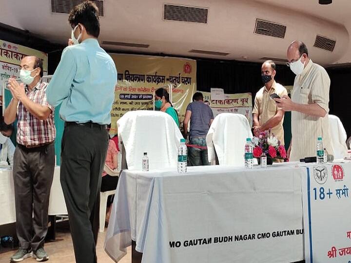 Noida Corona Vaccination: स्वास्थ्य मंत्री ने किया टीकाकरण का शुभारंभ, कही बड़ी बात