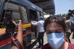 मुंबई में सड़कों पर खुद खाना बांटने निकला बॉलीवुड का ये बड़ा सितारा, कोरोना प्रोटोकॉल को किया फॉलो, सामने आईं  तस्वीरें