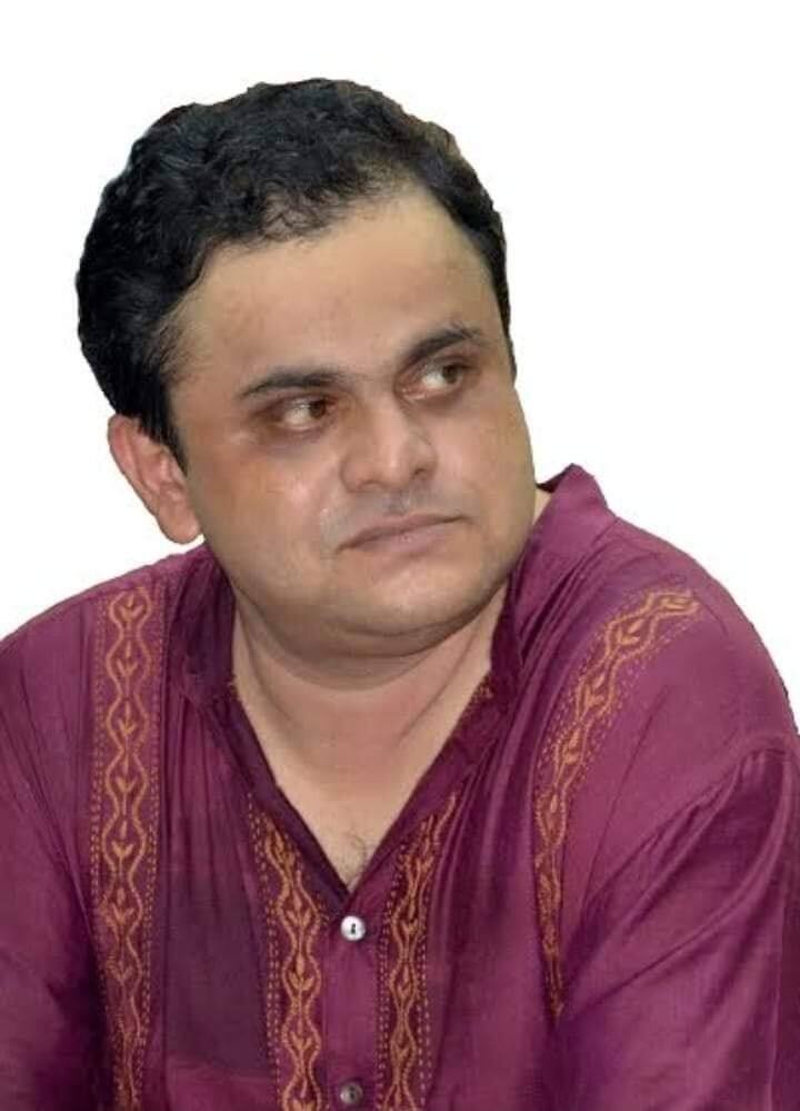 আজ, শিক্ষামন্ত্রী নির্বাচিত হলেন ব্রাত্য বসু। এর আগে মমতার মন্ত্রীসভায় স্কুল ও উচ্চশিক্ষা দফতরের দায়িত্ব সামলেছেন তিনি। পরে বিজ্ঞান ও প্রযুক্তি, জৈব প্রযুক্তি দফতরের দায়িত্ব দেওয়া হয়। আজ তৃতীয়বার মমতা বন্দ্যোপাধ্যায়ের মন্ত্রিসভা দায়িত্ব দেওয়ার পর ফের শিক্ষামন্ত্রী হিসেবে নির্বাচিত হলেন ব্রাত্য।