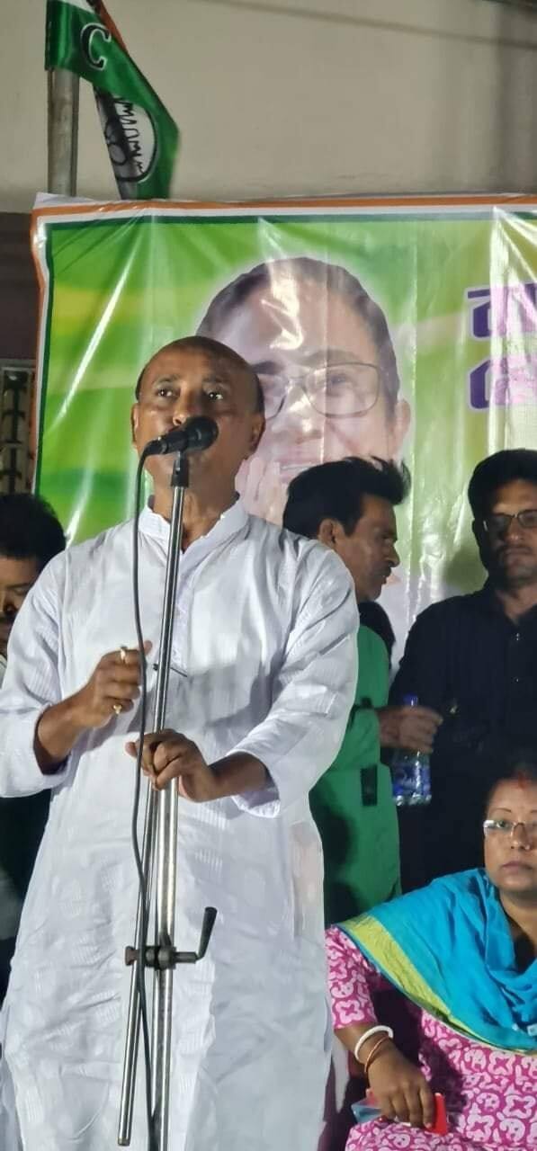 এবার মন্ত্রিসভার তালিকায় নতুন মুখ রথীন ঘোষ। আর প্রথমবার মন্ত্রী হয়েই খাদ্য ও গণবণ্টন দফতরের দায়িত্ব পেলেন তিনি।