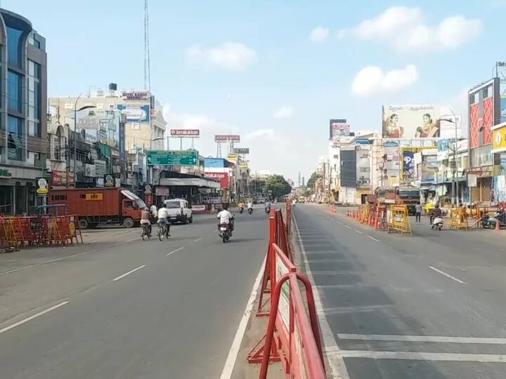 எப்போதும் அலைமோதும் சாலை, ஆளின்றி வெறுமனே காட்சியளிக்கிறது
