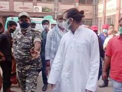 पटनाः लालू के ‘लाल’ घूम रहे अस्पताल, PMCH में निरीक्षण के बाद कहा- सरकार डर से नहीं निकल रही