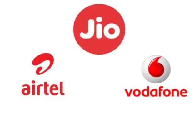 Recharge Plan one year prepaid recharge plans airtel vodafone and jio best long validity recharge plan Recharge Plan : दर महिन्याला रिचार्जची कटकट नकोच; Jio, Airtel, Vodafone चे वार्षिक प्लान्स, कॉलिंग, एसएमएससोबतच अनेक सुविधा