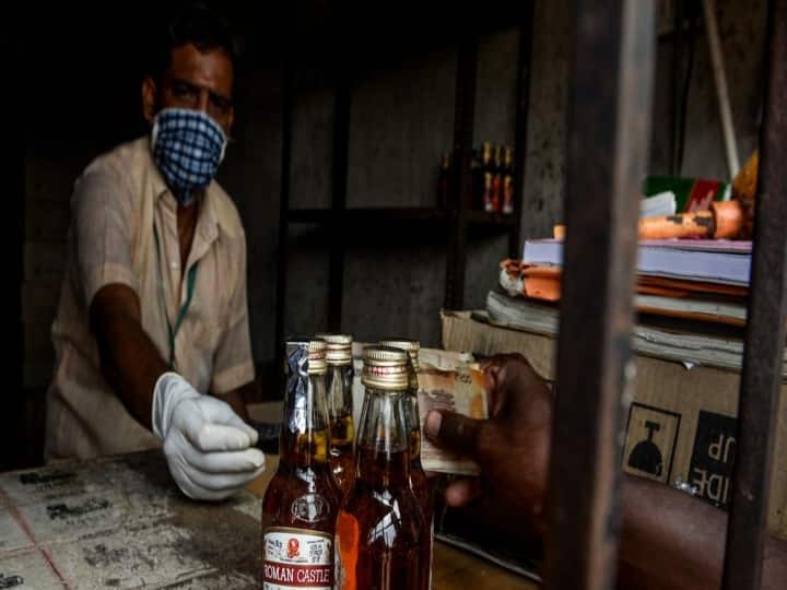 five member arrested for brewing liquor in home cooker after watching youtube யூ ட்யூப் ஸ்டெப்ஸ், மூலிகை, வேதிப்பொருள் கலவை : குக்கர் சாராயத்தால் சிக்கிய ஆசாமிகள்