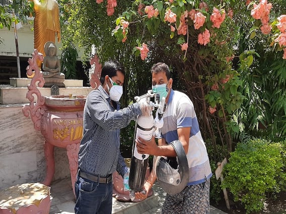 बिहार: मुफ्त ऑक्सीजन मुहैया करा रही बोधगया की ये संस्था, मदद के लिए सामने आए 10 देशों के लोग बिहार: मुफ्त ऑक्सीजन मुहैया करा रही बोधगया की ये संस्था, मदद के लिए सामने आए 10 देशों के लोग