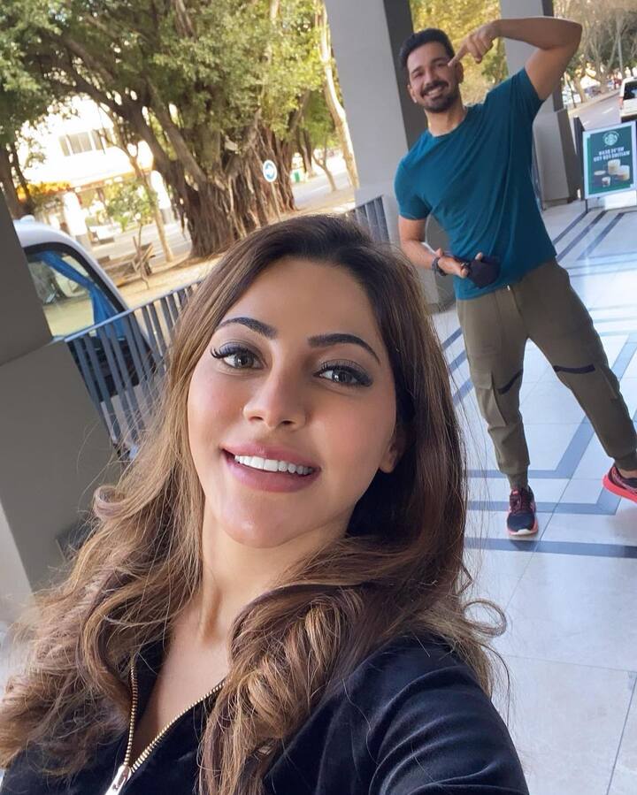 खतरों के खिलाड़ी सीजन 11 में बिग बॉस 14 फेम राहुल वैद्य, निक्की तम्बोली और अभिनव शुक्ला भी हिस्सा ले रहे हैं.