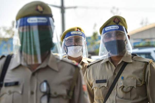 UP: Cop Sent To Police Lines For Not Wearing Mask UP: Cop Sent To Police Lines For Not Wearing Mask UP: Cop Sent To Police Lines For Not Wearing Mask
