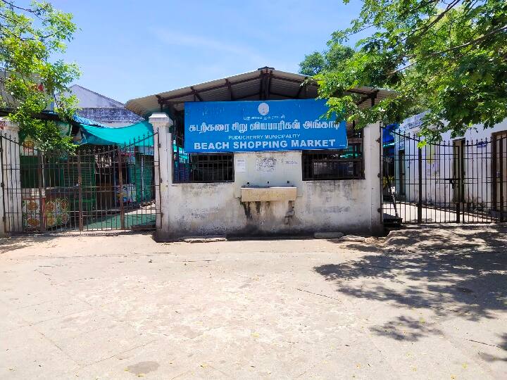 அரசு அலுவலகங்கள் எல்லாம் வெறிச்சோடிப் போயின