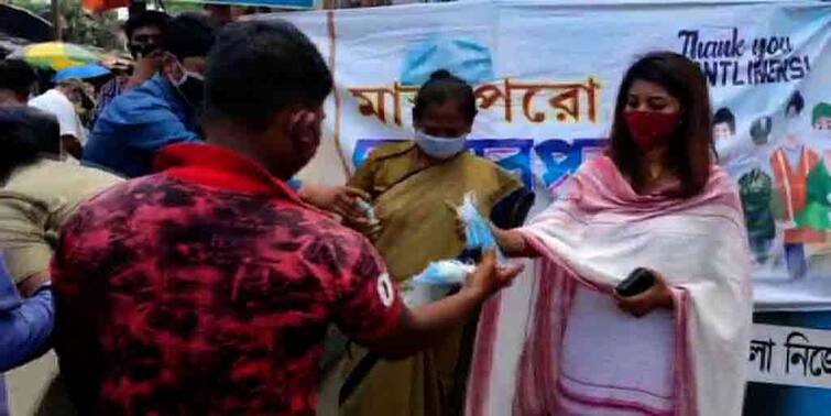 Newly elected TMC MLA actress Lovely Moitra distributes free mask, sanitizer in her area against COVID 19 Lovely Moitra on covid19 মাস্ক ও স্যানিটাইজার বিলি করে কোভিড সচেতনতার প্রচার লাভলি মৈত্রর