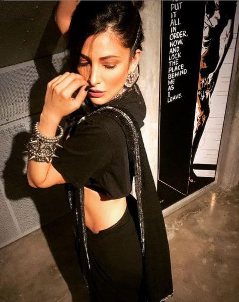 हिंदुस्तान टाइम्स को दिए इंटरव्यू में श्रुति हासन ने कहा, 'मैं खुद को घर में बंद रख कोरोना खत्म होने का इंतजार नहीं कर सकती. बिना मास्क के सेट पर होना डरावना होता है.'