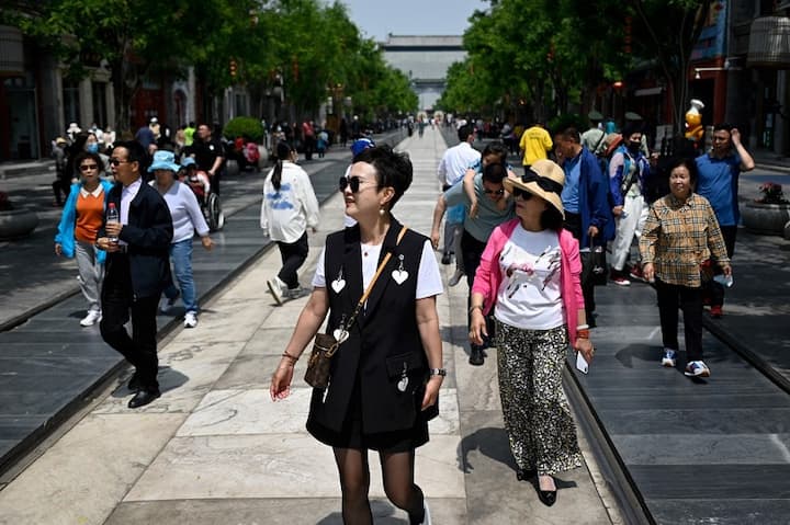 China's Population Growth Closer To Zero In 2020 Raises Concerns On Declining Number Of Working People China's Population Growth Closer To Zero, May Trigger Labour Shortage & Fall In Consumption Levels: Census