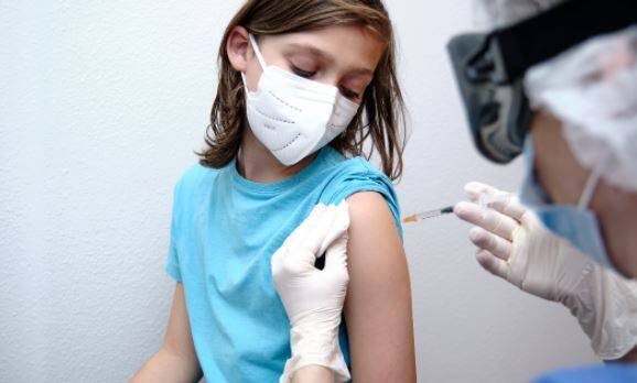 Corona Vaccine: US FDA authorizes Pfizer-BioNTech COVID-19 vaccine for emergency use 12 15 year children COVID-19 Vaccine: આ દેશમાં હવે 12-15 વર્ષના બાળકોને પણ અપાશે રસી, જાણો કઈ કંપનીને મળી મંજૂરી