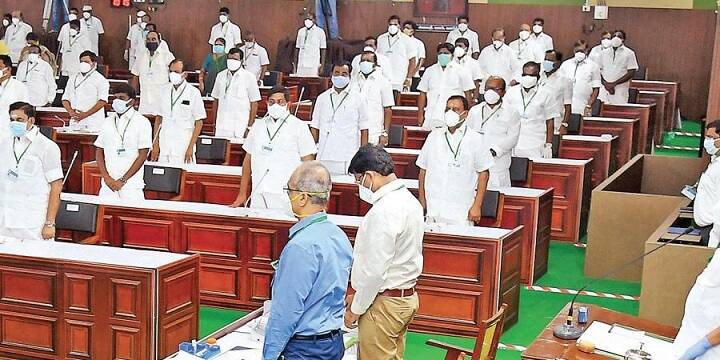 First assembly session of the newly formed tamilnadu government conducted today ’உளமார’ எனக்கூறிய திமுக எம்.எல்.ஏ-க்கள், ‘கடவுள் அறிய’ எனக்கூறிய அதிமுக எம்.எல்.ஏ-க்கள்..