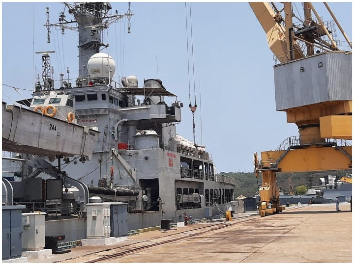ऑपरेशन समुद्र-सेतु: भारतीय नौसेना का विदेश से लिक्विड ऑक्सीजन के कंटनेर लाने का काम जोरों पर, फ्लीट कमांडर से abp की खास बातचीत