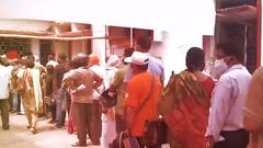 18+ वालों के लिए Vaccine की भारी किल्लत, सरकारों की आपसी तकरार में जनता लाचार