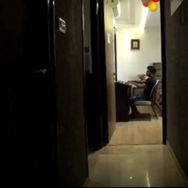 सलमान अली अपने संघर्षों के बारे में बताते-बताते अपने इस नए घर की झलक भी फैंस के साथ शेयर कर रहे थे.