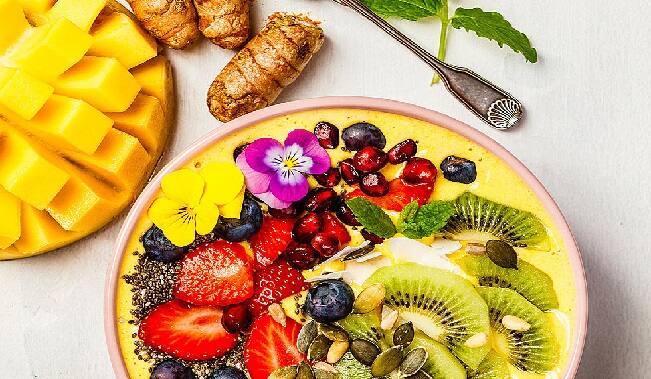 કોવિડ-19 મહામારીના આ સમયમાં લોકો ઇમ્યૂનિટીને વધારવા માટે હાલ જુદા જુદા ઉપાય કરી રહ્યાં છે. આ સ્થિતિમાં આપ આ 5 વસ્તુનો ઉપયોગ કરી શકો છો. તેનાથી શરીરને અનેક રીતે ફાયદો થશે.