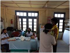 Covid-19 Vaccination: पाबंदियां सख्त लेकिन कोविड-19 टीकाकरण मंद, देश के दो तिहाई जिलों में चिंताजनक कमी