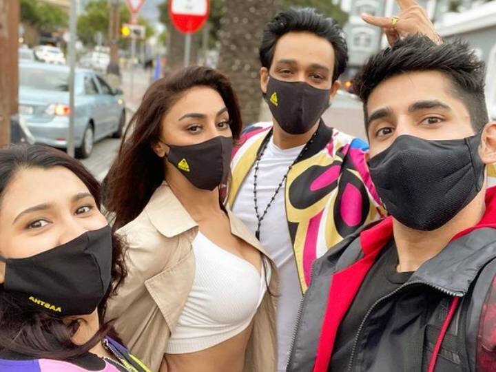 कंटेस्टेंट्स के मुंह पर मास्क भी देखने को मिल रहे हैं. कंटेस्टेंट सिर्फ स्टंट करते वक्त या आवश्यकता अनुसार इस मास्क हटा सकते हैं.