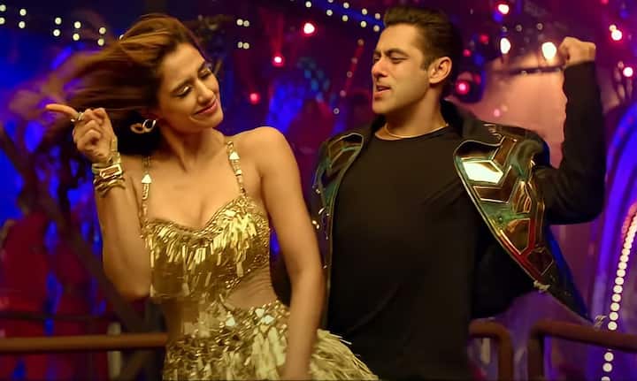 Radhe Movie: Disha Patani says- Salman Khan dances like no one is watching him Radhe Movie: दिशा पाटनी ने कहा- सलमान खान ऐसे नाचते हैं जैसे उन्हें कोई देख ना रहा हो