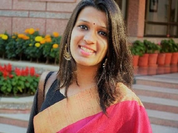 IAS Success Story: जानिए, कॉमर्स ग्रेजुएट से IAS ऑफिसर बनने तक शिवानी का ये कठिन सफर, ऐसे की UPSC परीक्षा की तैयारी IAS Success Story: जानिए, कॉमर्स ग्रेजुएट से IAS ऑफिसर बनने तक शिवानी का ये कठिन सफर, ऐसे की UPSC परीक्षा की तैयारी