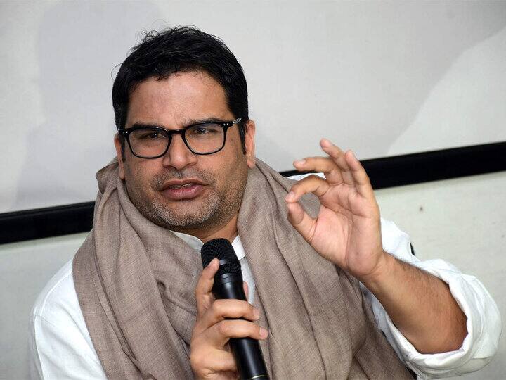 Prashant Kishore lashes out at the central government, expressed anger over the situation in the country due to Corona प्रशांत किशोर ने सरकार पर कसा तंज, कहा - त्रासदी के समय में POSITIVITY के नाम पर प्रोपगैंडा फैलाना गलत