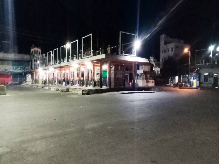 போக்குவரத்து இல்லாததால் மத்திய பேருந்து நிலையம் பேருந்துகள் இல்லாமல் காலியாக காட்சியளிக்கிறது.