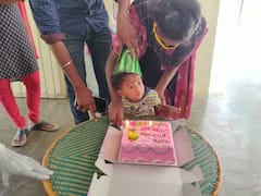 கொரோனா சிகிச்சை மையத்தில் மகனின் பிறந்தநாள் கொண்டாடிய தம்பதி; ‛சர்பிரைஸ்’ அளித்த டாக்டர்கள்