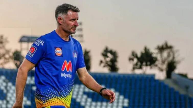 IPL 2021: CSK batting coach Michael Hussey tests positive for COVID-19 again Michael Hussey tests positive: করোনা পরীক্ষার রিপোর্ট ফের পজিটিভ, ভারতেই আটকে হাসি