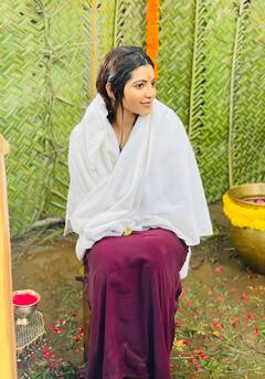 Athulyaa Ravi: தரையில் வந்த தேவதையாய் காற்றில் மிதக்கும் அதுல்யா ரவி