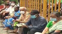 Covid Updates: সল্টলেক মাতৃসদনে দ্বিতীয় ডোজ পেতে হয়রানি, লম্বা লাইনে শিকেয় দূরত্ববিধি