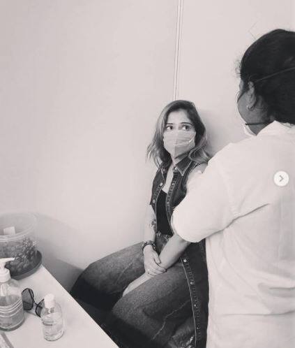 Popular television actress Arti Singh, who was last seen in Bigg Boss 13, got vaccinated against COVID-19 at a vaccination centre in Mumbai on Tuesday. [pic credit: Instagram/Arti Singh]
