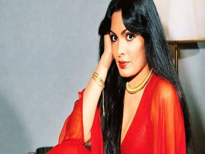 दूसरा नाम आता है परवीन बॉबी जिन्हें कई शादीशुदा मर्दों से प्यार हुआ था. मीडिया रिपोर्ट के अनुसार उन्हे डैनी, महेश भट्ट और कबीर बेदी से प्यार हुआ था, लेकिन अफसोस की बात है कि किसी से भी शादी तक बात नहीं पहुंत पाई और वो कुंवारी ही इस दुनिया से चली गईं.