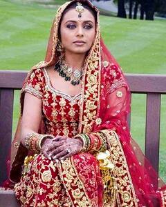 हर लड़की का ख्वाब हैं बॉलीवुड के ये खूबसूरत लहंगे, तस्वीरें देखकर ही दुल्हन बनने का हो जाएगा मन