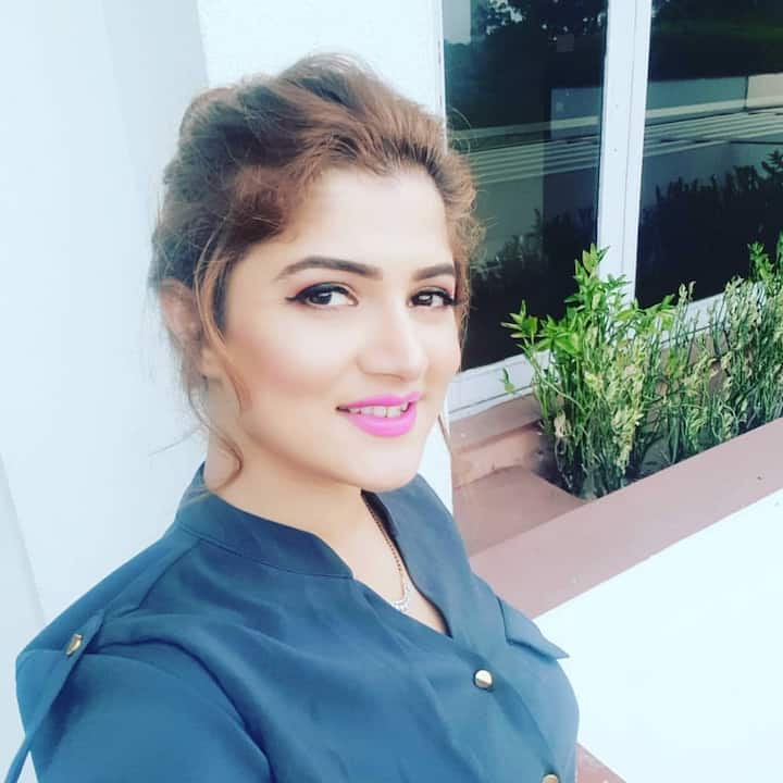 প্রচারের সময় একবারে মানুষের ঘরে ঘরে পৌঁছে গিয়েছিলেন তিনি। ছোট ছোট মিছিলের পাশাপাশি ভোটারদের ঘরে পৌঁছে গিয়েছিলেন শ্রাবন্তী। কেন্দ্র নিয়েও যথেষ্ট আত্মবিশ্বাসী ছিলেন শ্রাবন্তী। বেহালা পশ্চিমের প্রার্থী হয়ে তিনি জানিয়েছিলেন, 'আমি বেহালার মেয়ে।' স্লোগান দিয়েছিলেন, 'মানুষের জীবন নিয়ে খেলা হবে না, উন্নয়ন চাই'।