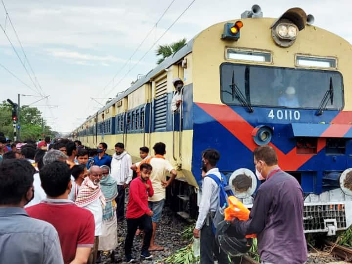 बिहारः जहानाबाद में चलती ट्रेन पर गिरा पेड़, तेज आंधी-तूफान से हुआ हादसा