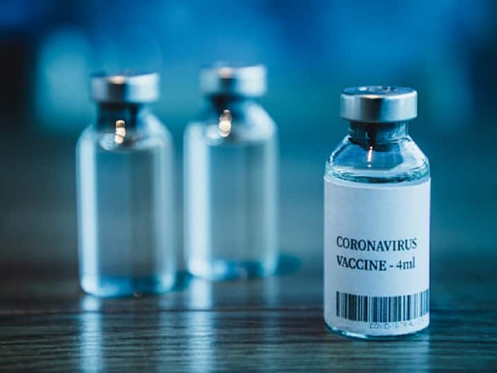 72-year-old man  inoculated with two different COVID vaccines in Maharashtra महाराष्ट्र के टीकाकरण केंद्र में बड़ी लापरवाही, 72 साल के बुजुर्ग को लगी दो अलग-अलग वैक्सीन