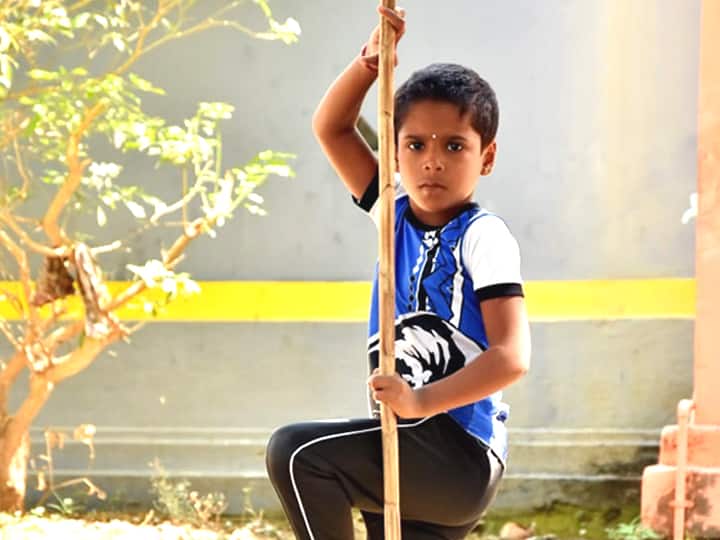 Yashika, the three fingered silambam champion Silambam Champion Yashika | மூன்றே விரல்களில் சிலம்பம் சுற்றும் குட்டிச் சாம்பியன் யாஷிகா