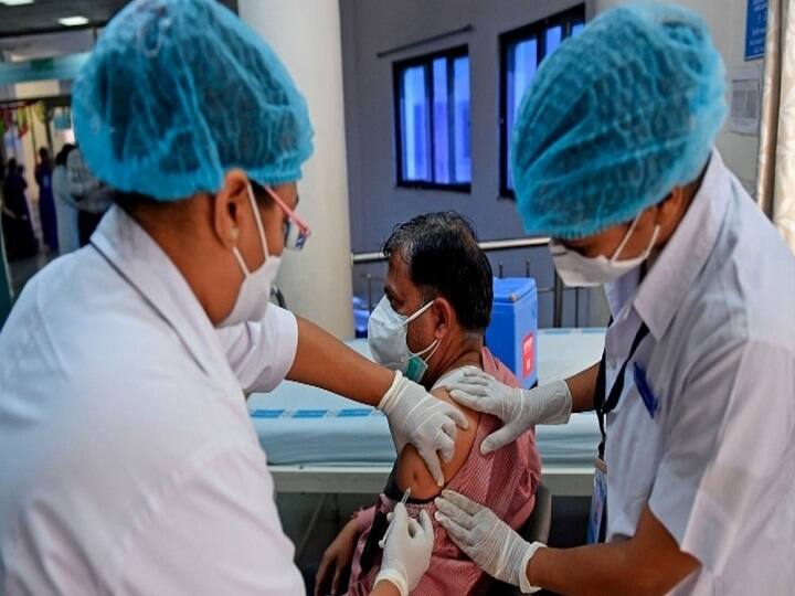 india cumulative vaccination coverage exceeds 17 70 cr doses more than 17 70 lakh doses administered yesterday Corona Vaccination : देशात आतापर्यंत 17.70 कोटींहून अधिक नागरिकांचे लसीकरण; तर गेल्या 24 तासांत 17.70 लाख लोकांना लस