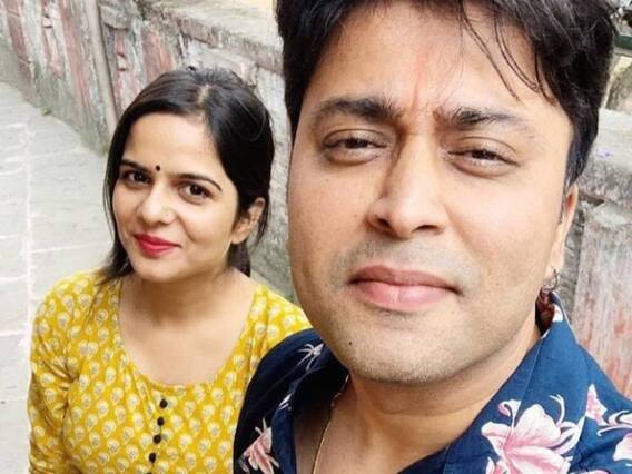 दिवंगत राहुल वोहरा की पत्नी ज्योति तिवारी का छलका दर्द, वीडियो शेयर कर बोलीं- डॉक्टर्स ने दिए गलत हेल्थ अपडेट दिवंगत राहुल वोहरा की पत्नी ज्योति तिवारी का छलका दर्द, वीडियो शेयर कर बोलीं- डॉक्टर्स ने दिए गलत हेल्थ अपडेट