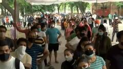 Ground Report: मोहाली में वैक्सीनेशन के लिए लगी लोगों की लंबी लाइन