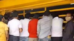 'दो घूंट' के लिए भूले दो गज की दूरी, शराब की दुकानों के बाहर लगी लंबी कतार