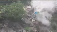 Devprayag Cloud Burst: बादल फटने से तीन मंजिला ITI बिल्डिंग धराशाई, कई दुकानें पानी में बहीं