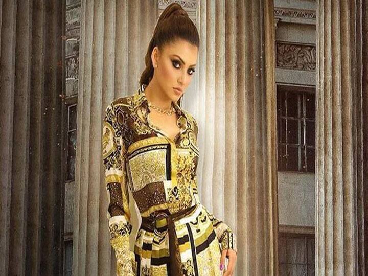 Urvashi rautela new song Versace baby relesed Urvashi Rautela का नया गाना 'Versace Baby' हुआ रिलीज, इजिप्ट के सुपरस्टार मोहमद रामादान से रोमांस करती दीं दिखाई