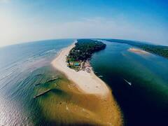 निळ्या समुद्रात माश्याच्या आकाराचं बेट, कोकणातील हे अनोख सुंदर ठिकाण तुम्ही पाहिलात का?