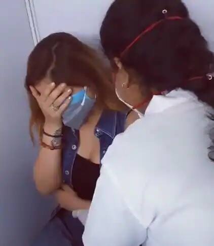 জনপ্রিয় টেলিভিশন অভিনেত্রী আরতি সিংহ মুম্বইয়ের একটি টিকাদান কেন্দ্রে মঙ্গলবার করোনা টিকা নিলেন। অভিনেত্রীকে শেষবার বিগ বস ১৩-এ দেখা গিয়েছে। (ছবি সৌজন্যে ইনস্টাগ্রাম-আরতি সিংহ)