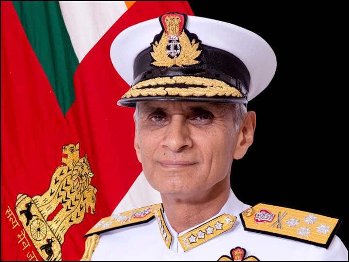 unprecedented humanitarian challenge post 47 navy chief on covid ANN एडमिरल करमबीर सिंह ने कहा- अभूतपूर्व चुनौती का समाना कर रहा है देश, संकट की घड़ी में देशवासियों के साथ नौसेना